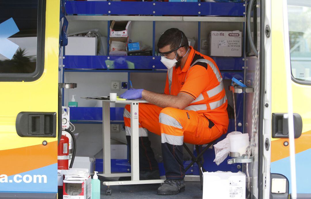 Dispositivo sanitario de la prueba test del PCR para detectar la infección por coronavirus.