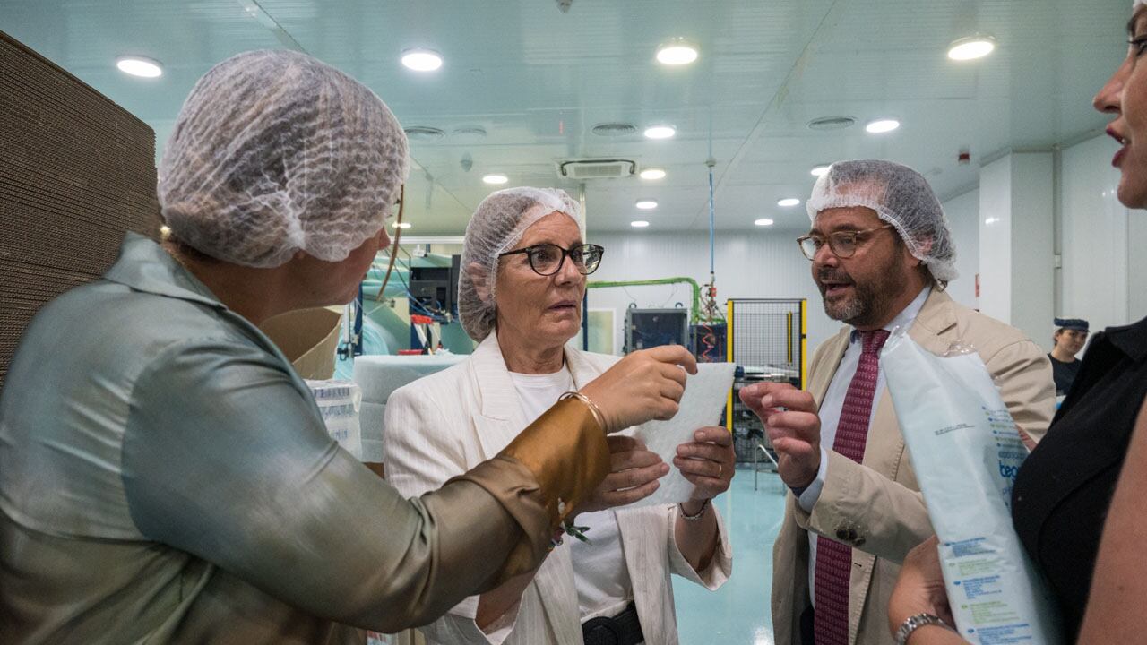 Delegados de la Junta visitan en Pinos Puente (Granada) las instalaciones de la empresa Jalsosa