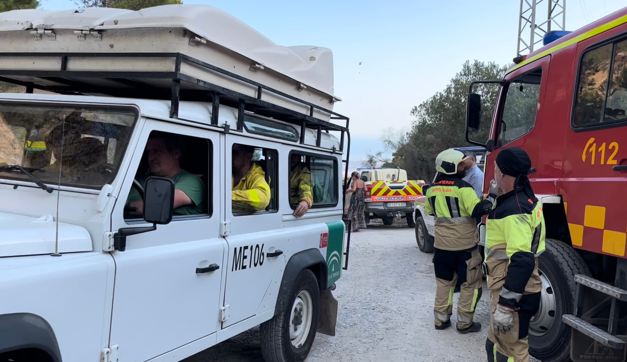 Las tareas de extinción continúan este lunes