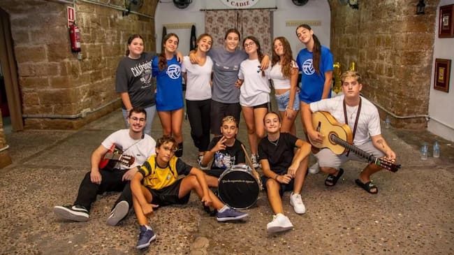 La chirigota juvenil 'Las gitaneras'