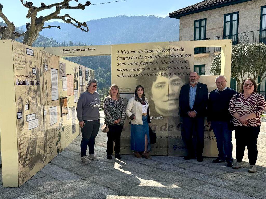 Inauguración da exposición de Rosalía de Castro nesta mañá de mércores.