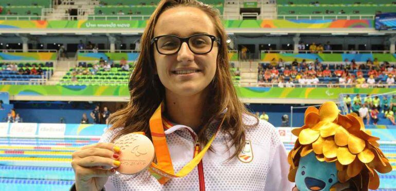 María Delgado después de recibir su medalla de bronce