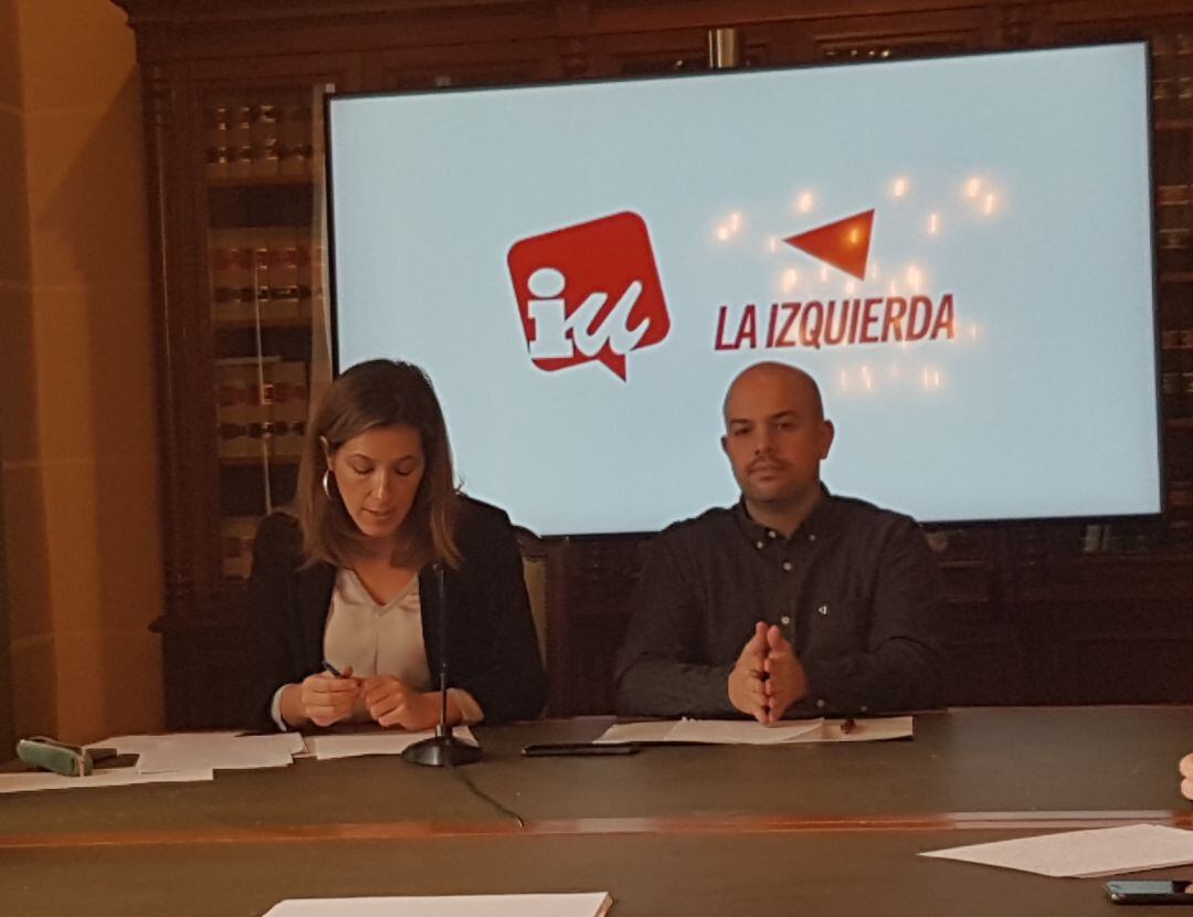 Ana Peñalosa y Ángel Galindo, concejales de Izquierda Unida en el Ayuntamiento de Segovia