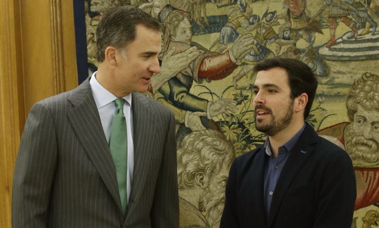 El rey Felipe VI ha recibido al líder de Izquierda Unida, Alberto Garzón, en Zarzuela