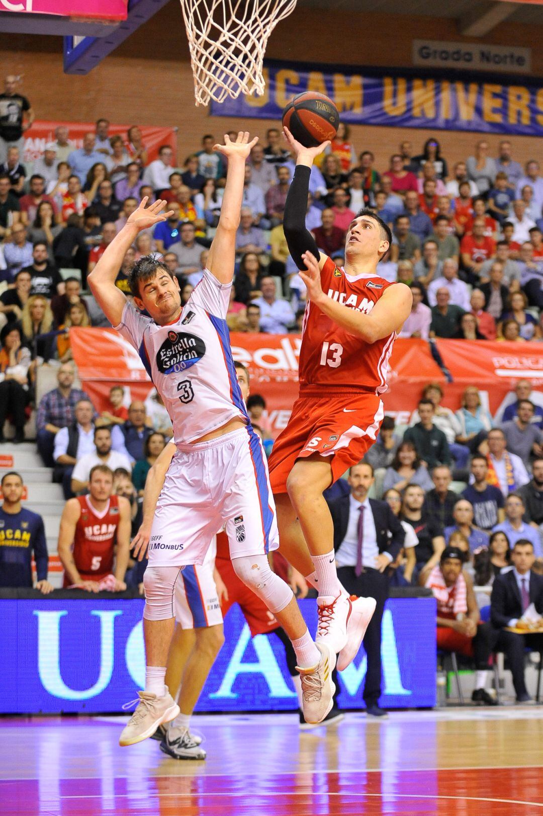 Larentzakis con el balón