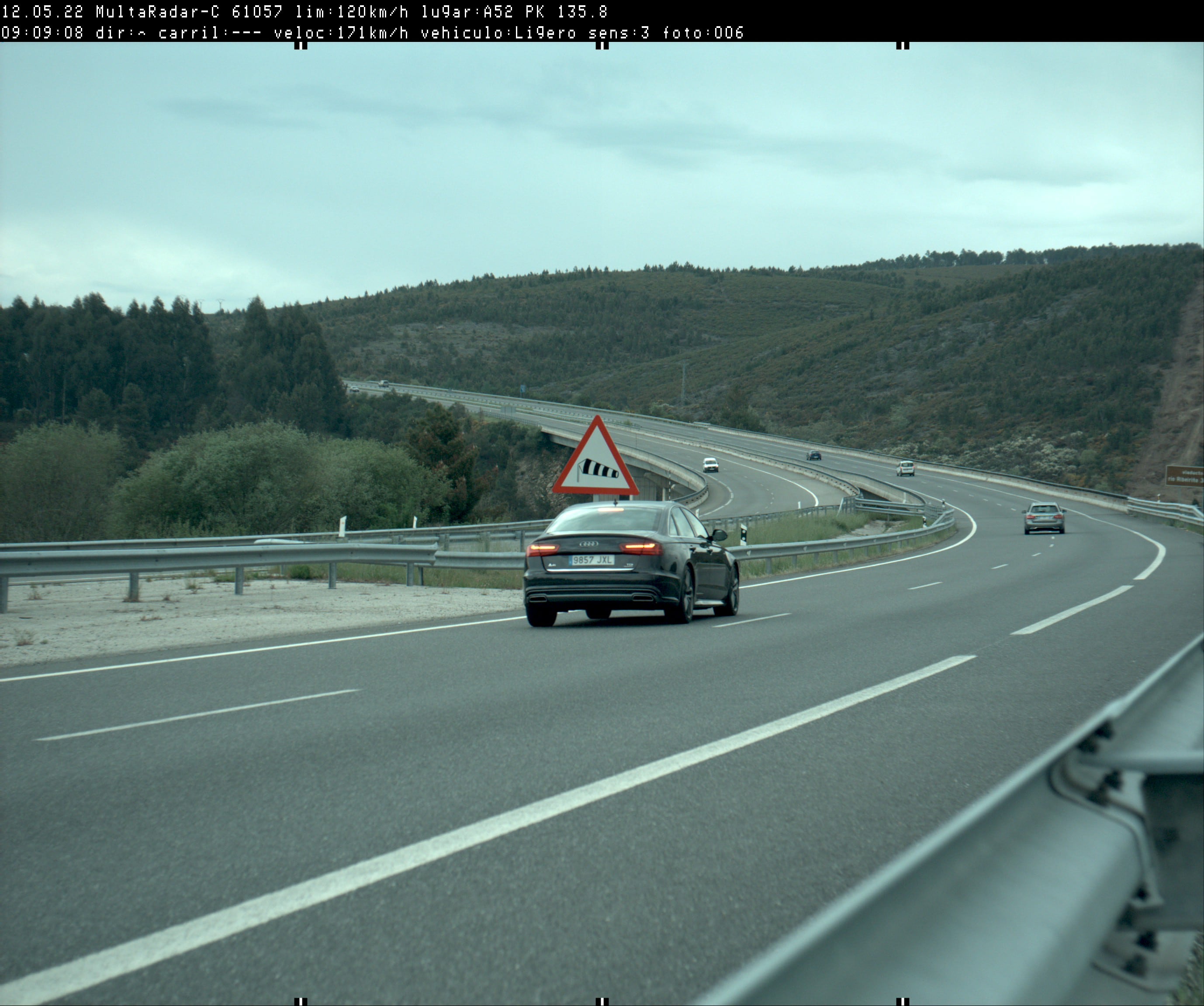 En la imagen el audi A-6 asignado a presidencia interceptado circulando a 171 km/h en la A-52 a la altura de A Gudiña