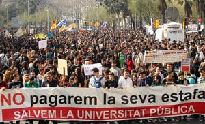 Una multitudinaria manifestación contra los recortes educativos ha colapsado el centro de Barcelona