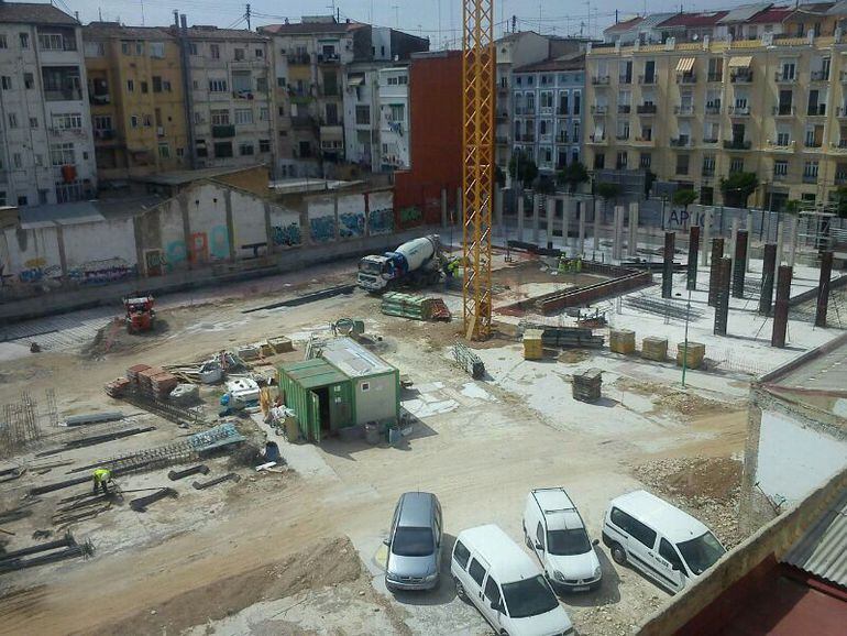 Aspecto de la manzana interior de Ruzafa donde se construye el nuevo colegio público de la calle Puerto Rico