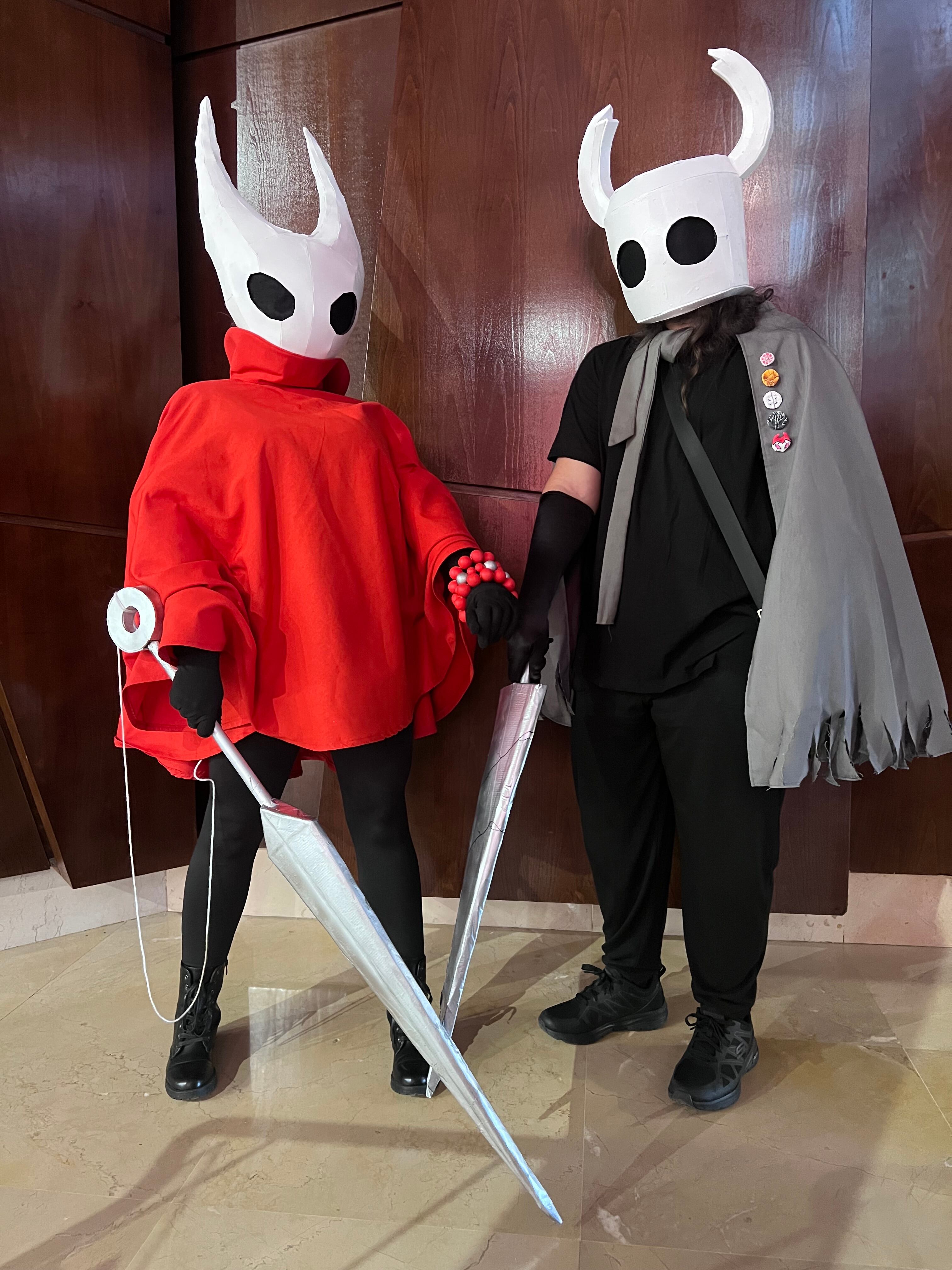 Asistentes a la segunda jornada de la Comic-Con en Málaga vestidos de los protagonistas del videojuego Silk Song