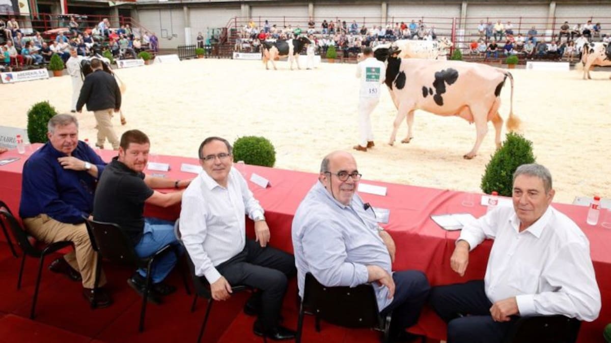 Los ganaderos cántabros dan la voz de alarma: el precio de la leche "es ridículo"