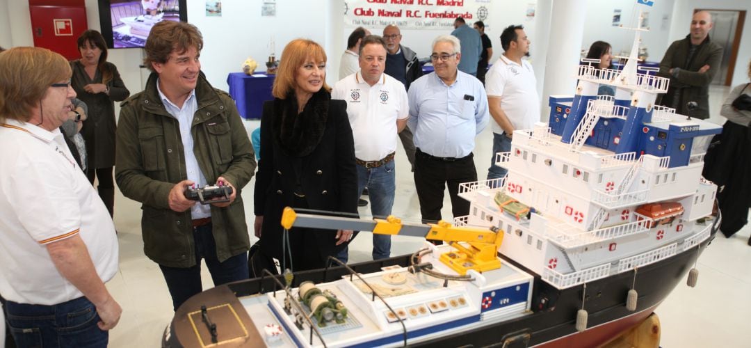 Imágen de la maqueta de un carguero que el Club de Modelismo Naval ha donado al Ayuntamiento de Fuenlabrada.