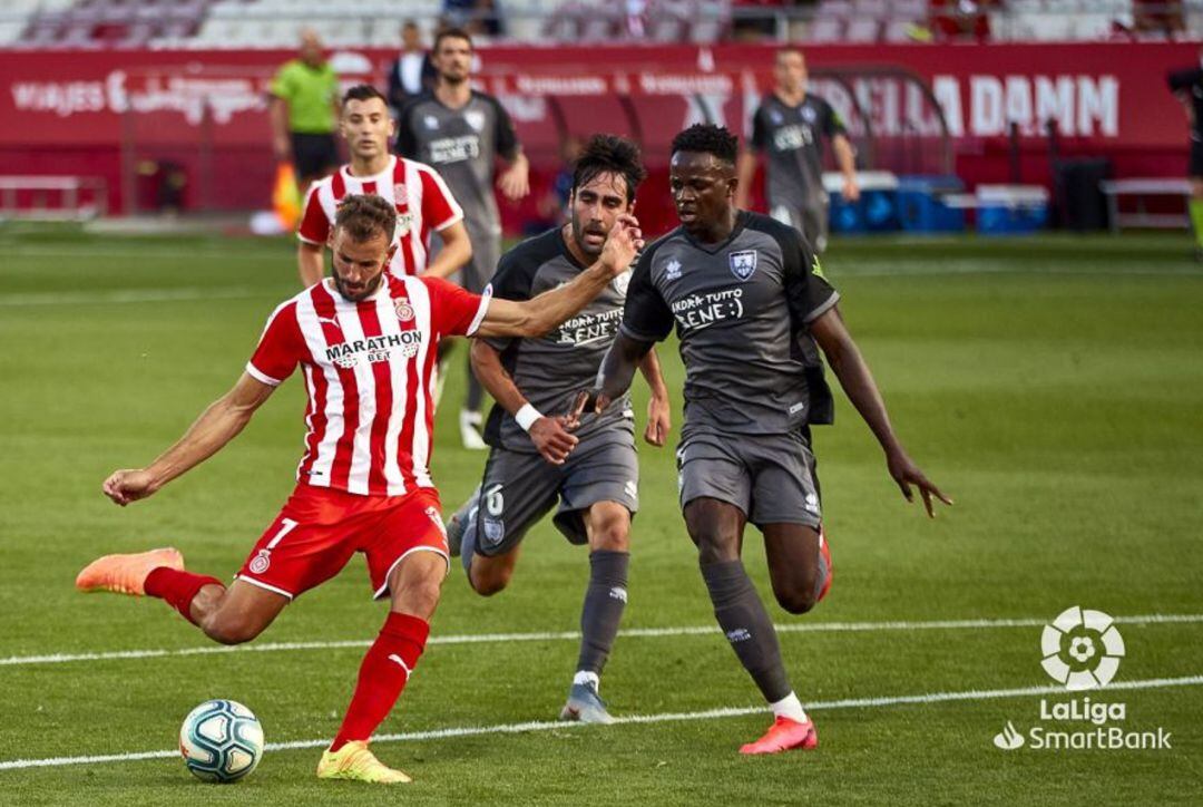 Stuani anotó el 2-0 en el descuento del primer tiempo.