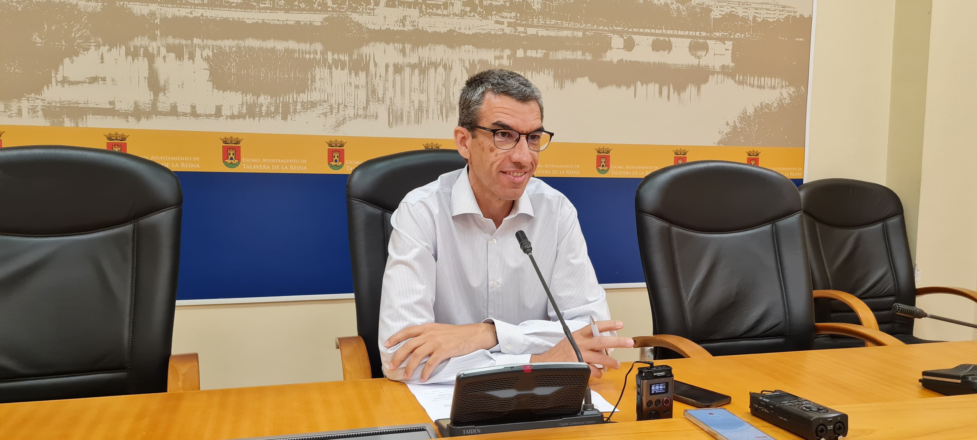 Luis Enrique Hidalgo en rueda de prensa