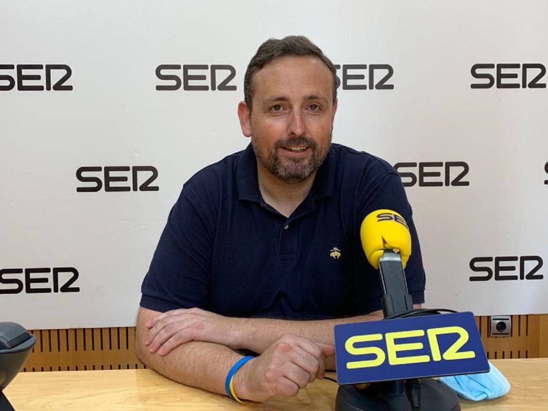 Foto de archivo de Alejandro Gómez en una de sus entrevistas en Radio Murcia