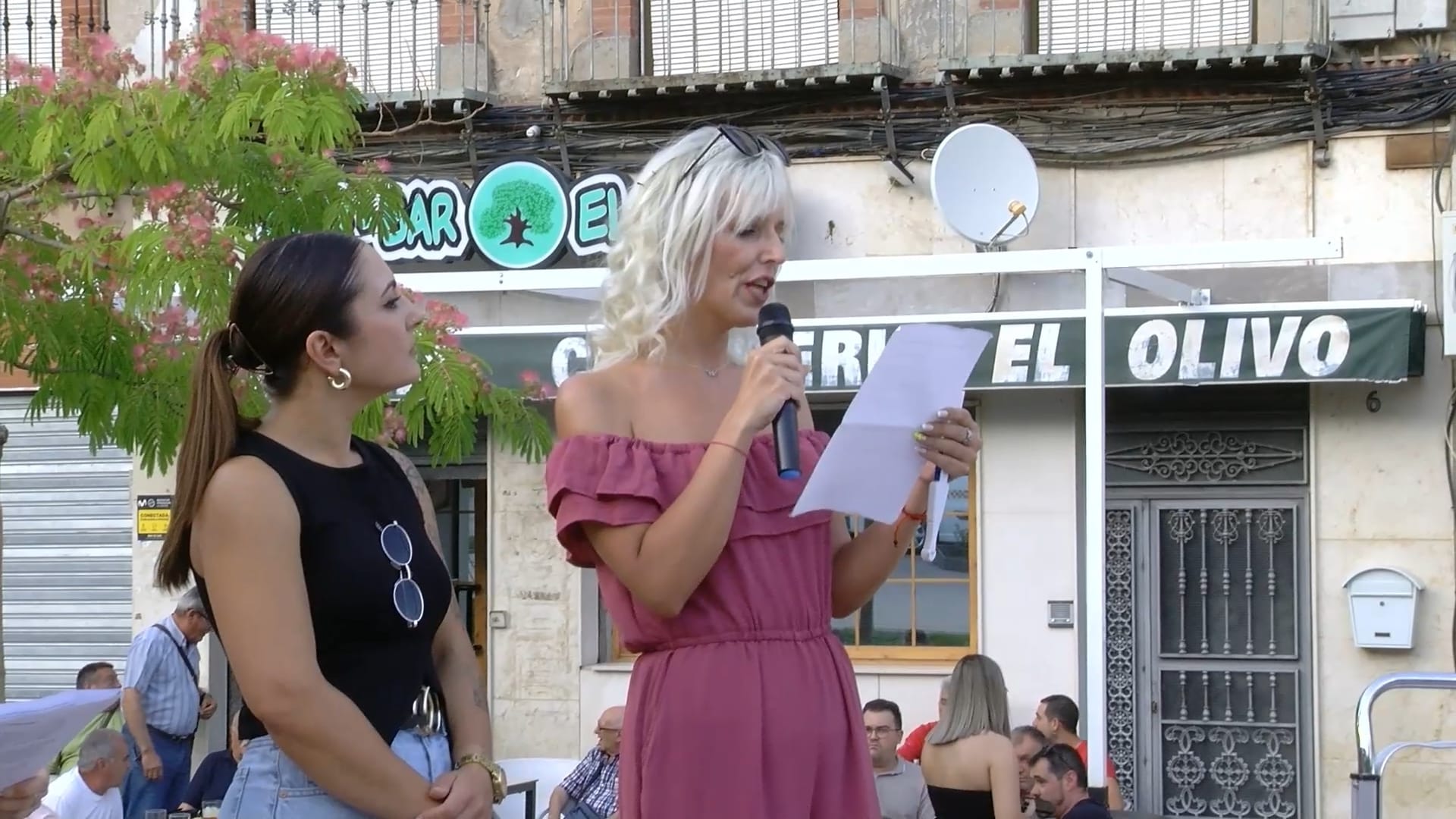 Momento de la lectura del manifiesto por Lucía Cazorla