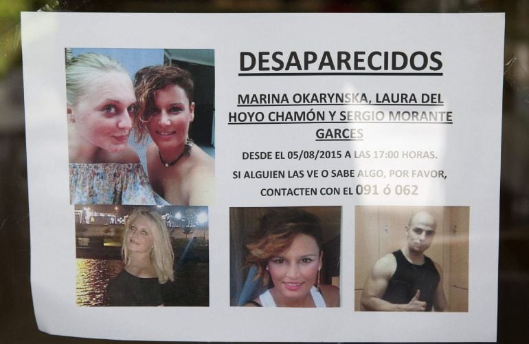Un cartel anuncia la desaparición en Cuenca de dos amigas mayores de edad, Marina Okarynska y Laura del Hoyo Chamón, cuyo cuerpos han aparecido sin vida. 