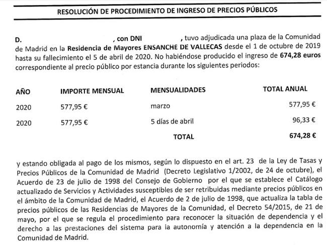 Carta que ha recibido María de Álvaro con la reclamación del pago de la residencia en la que falleció su padre.