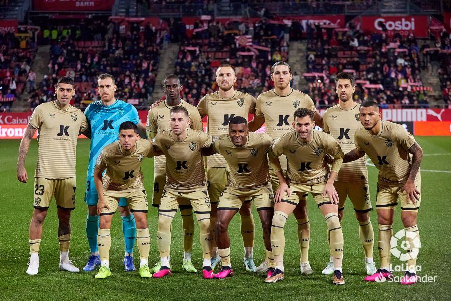 El once del Almería en Girona. Un partido para olvidar.