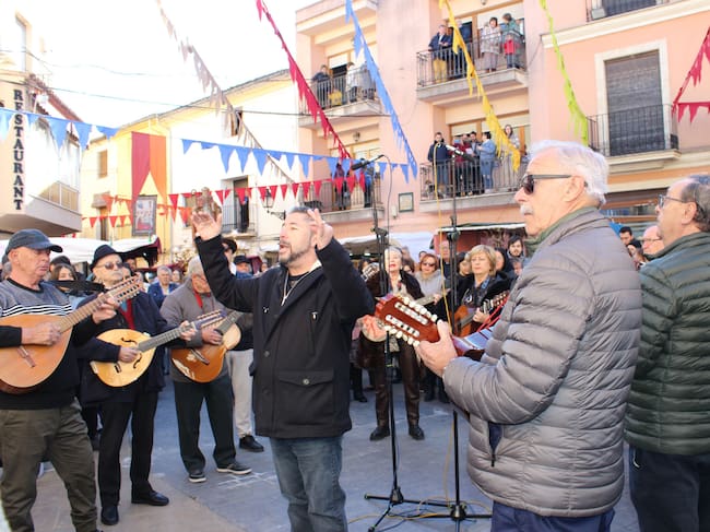 Un instante de la interpretación del himno del Tío Pep