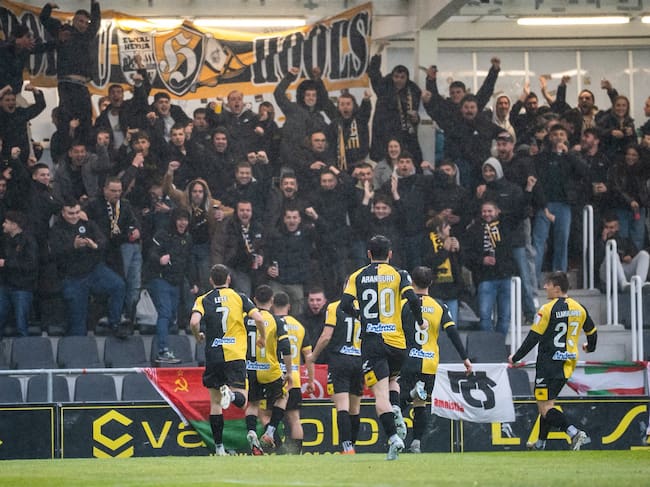 Los jugadores del Portugalete celebran el gol que certificó su ascenso a Segunda RFEF