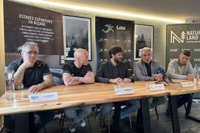 El cònsol major de Sant Julià de Lòria, Cerni Cairat; el president federació catalana esports d'hivern (FCEH), David Samper; el director de LAUesport, Oscar Balcells, el director Naturland; Xabier Ajona, el director tècnic NEC La Rabassa - Naturland i Joan Erola en la roda de premsa d'aquest dimecres