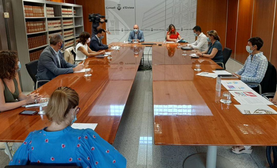 La consellera de Salud en la jornada que se anunciaron restricciones en Vila y Sant Antoni