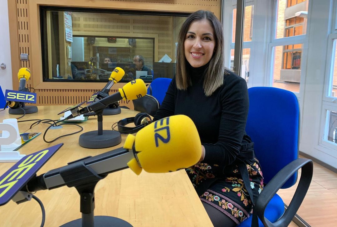 Silvia Ferrer en los estudios de Radio Murcia para ser entrevistada en el programa Hoy por hoy.