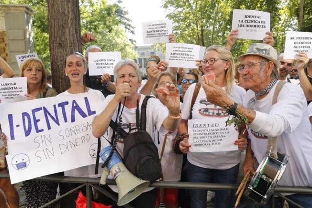 Protesta de los afectados por IDental