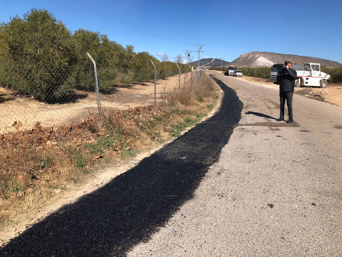 El Ayuntamiento de Caudete ensancha en un metro un tramo del Camino de LA ENCINA