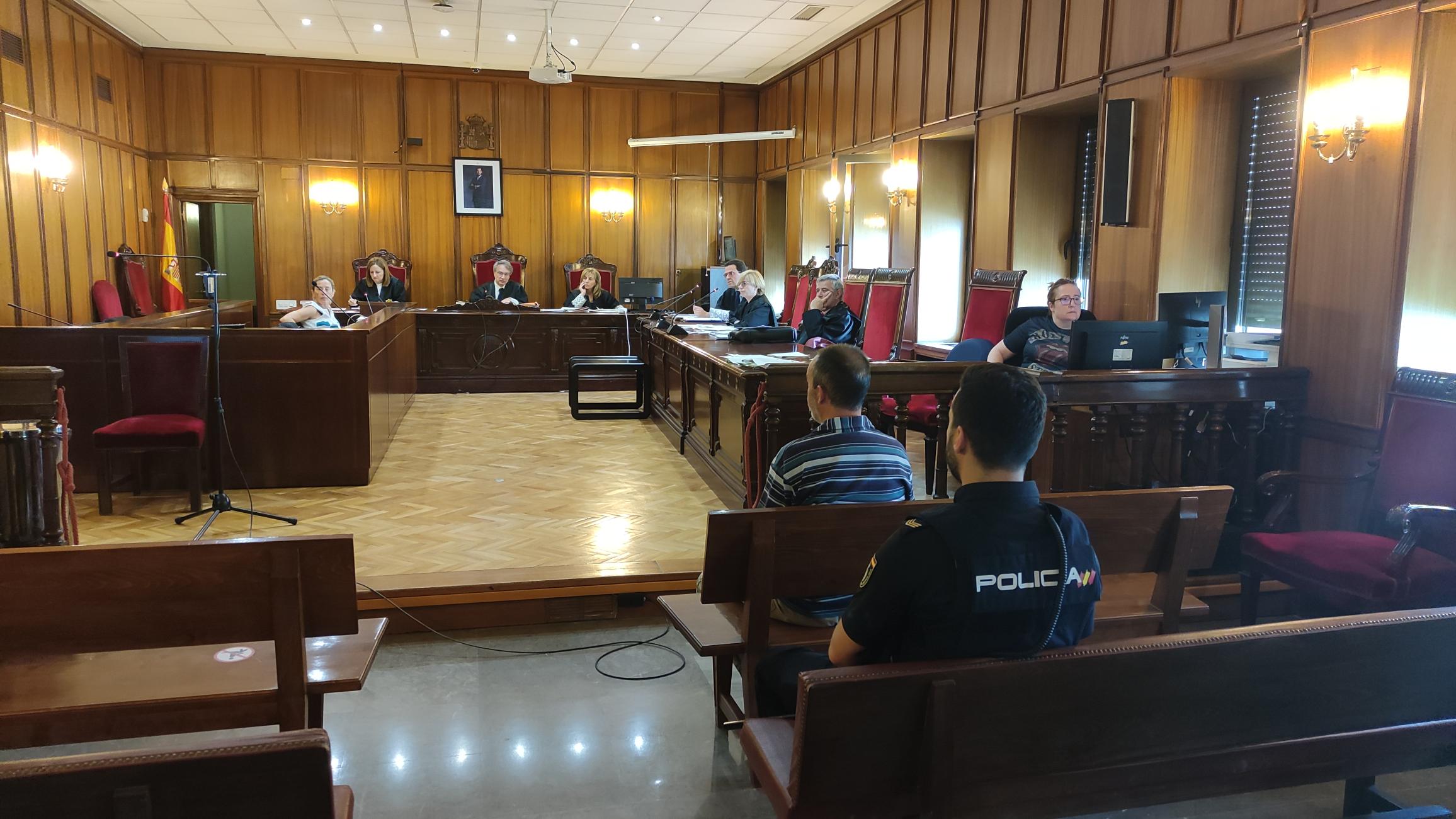 Imagen del imputado en el banquillo de los acusados