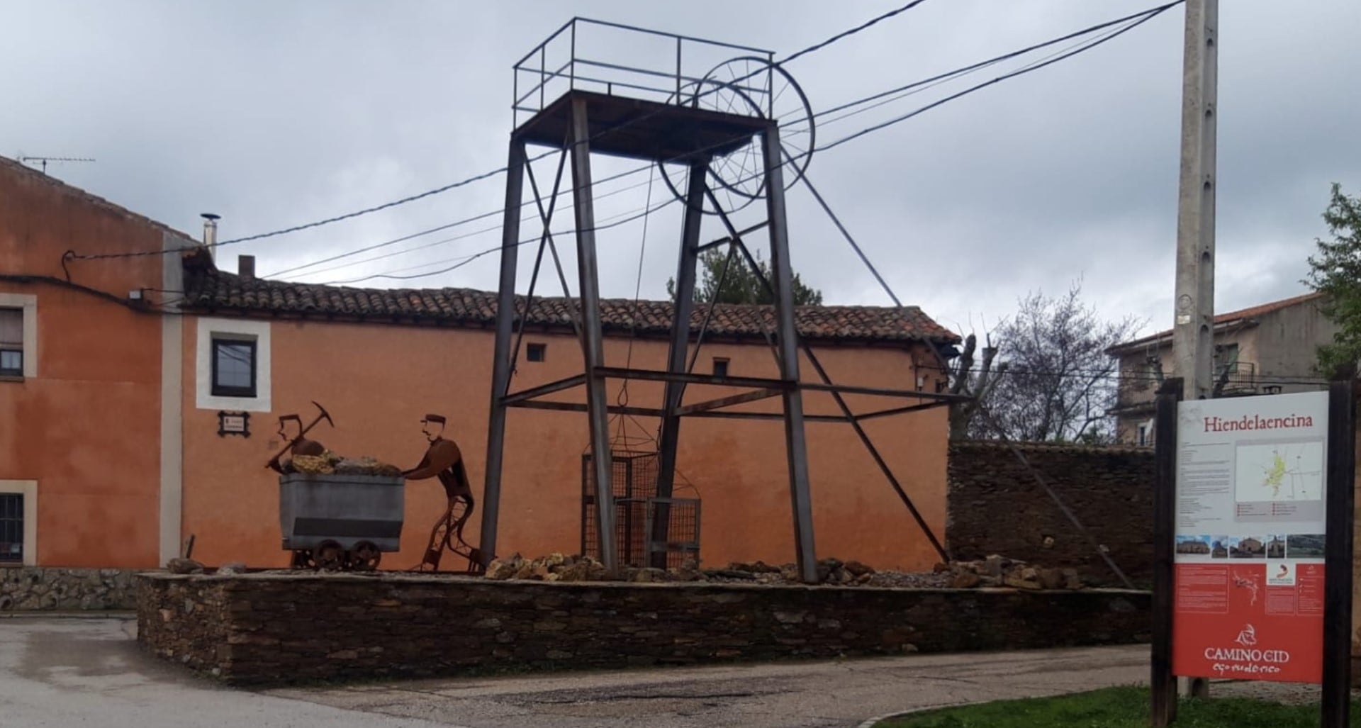 Monumento al minero en Hiendelaencina