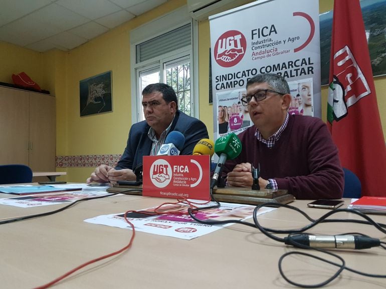 Manuel Jiménez y José Manuel Rodríguez Saucedo, de UGT, durante su rueda de prensa en Algeciras.