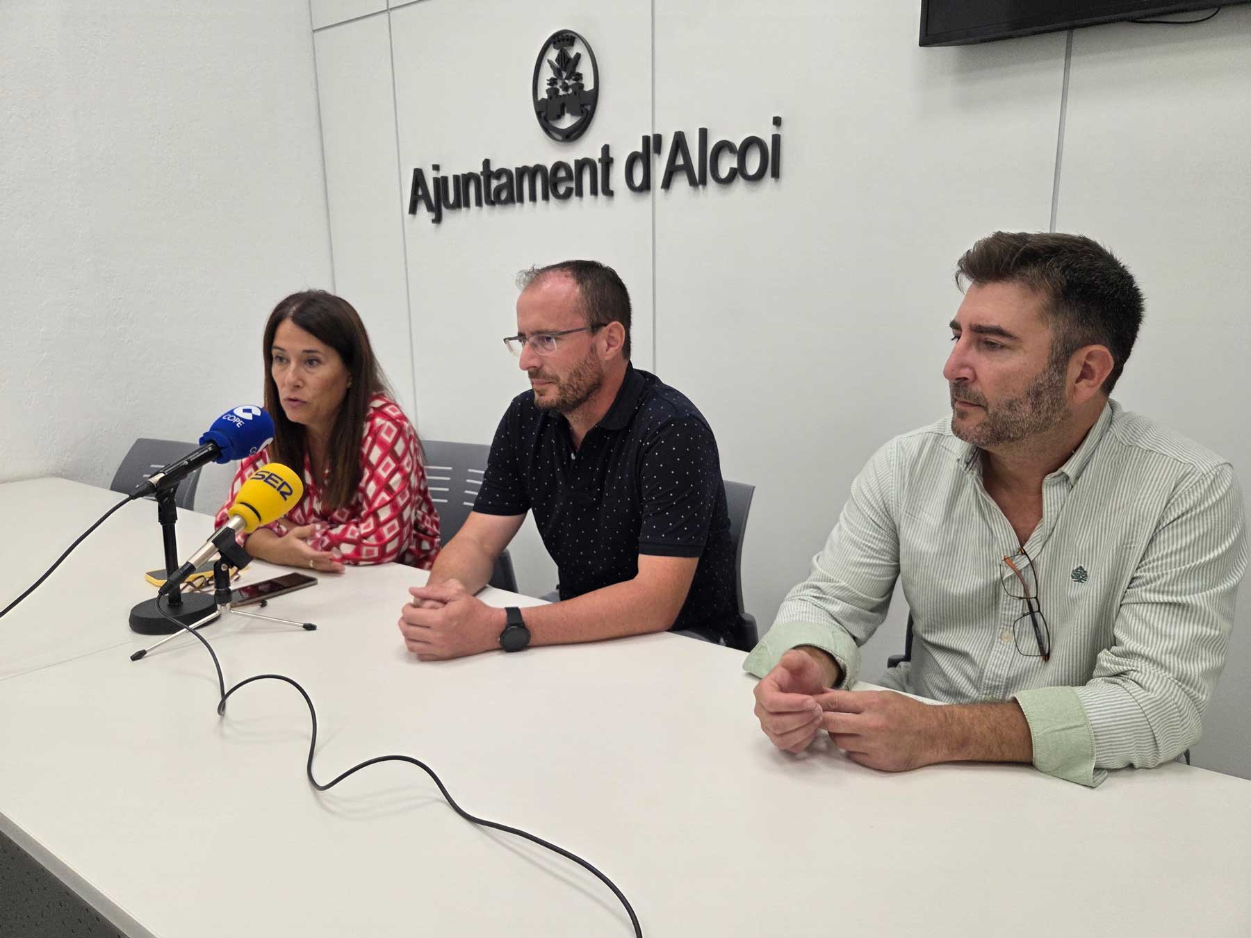 Lorena Zamorano, Tono Belda y David Sandín, en la rueda de prensa de presentación