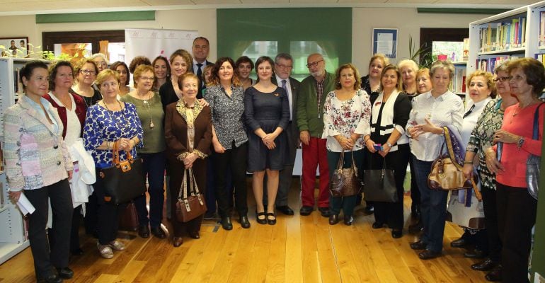 El club de lectura Luisa Sigea de Tarancón acudió al acto junto con el alcalde y la concejala de Mujer local