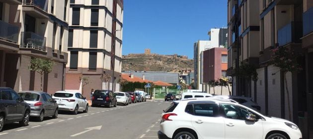 El barrio de San Fernando con el castillo al fondo