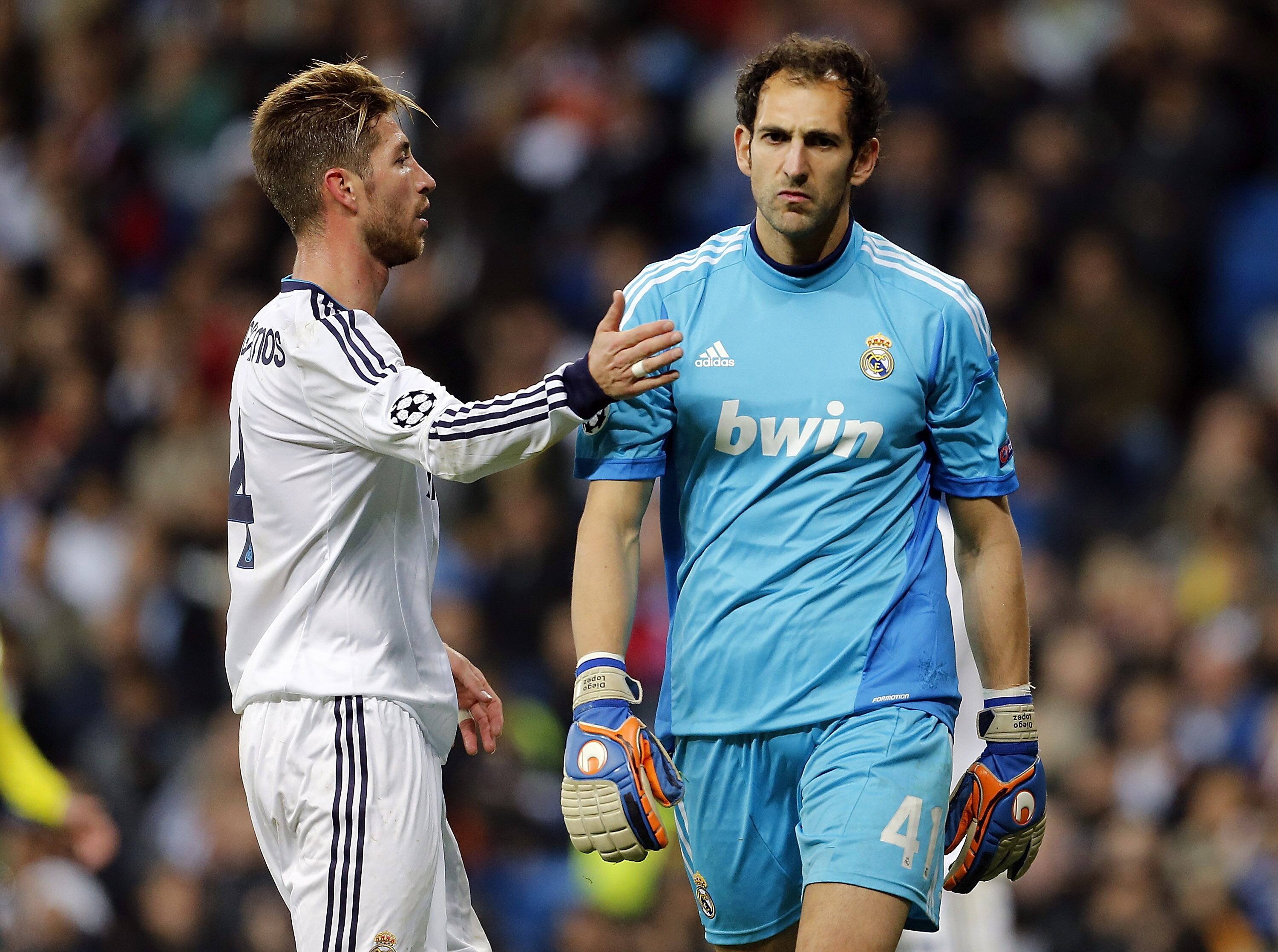 Sergio Ramos felicita a Diego López en su etapa en el Real Madrid