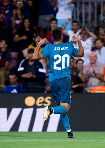 Asensio celebra su gol en el Camp Nou.