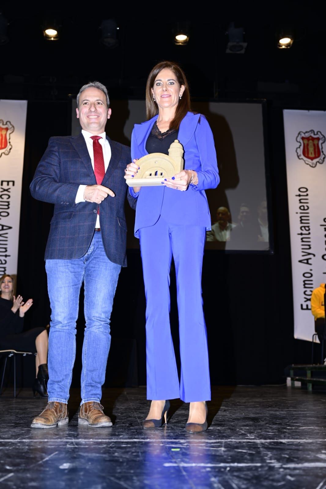 Maite Checa recibe el premio en la Gala del Deporte de Cazorla.