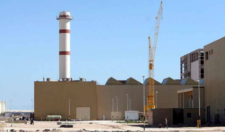 ABD06 BUSHEHR (IRÁN) 14/07/2015.- Foto de archivo del 26 de febrero de 2006 de la central nuclear de Bushehr en el sur de Irán. El OIEA e Irán han firmado hoy, 14 de julio de 2015, un plan de trabajo cuyo objetivo es poder certificar antes de fin de año s