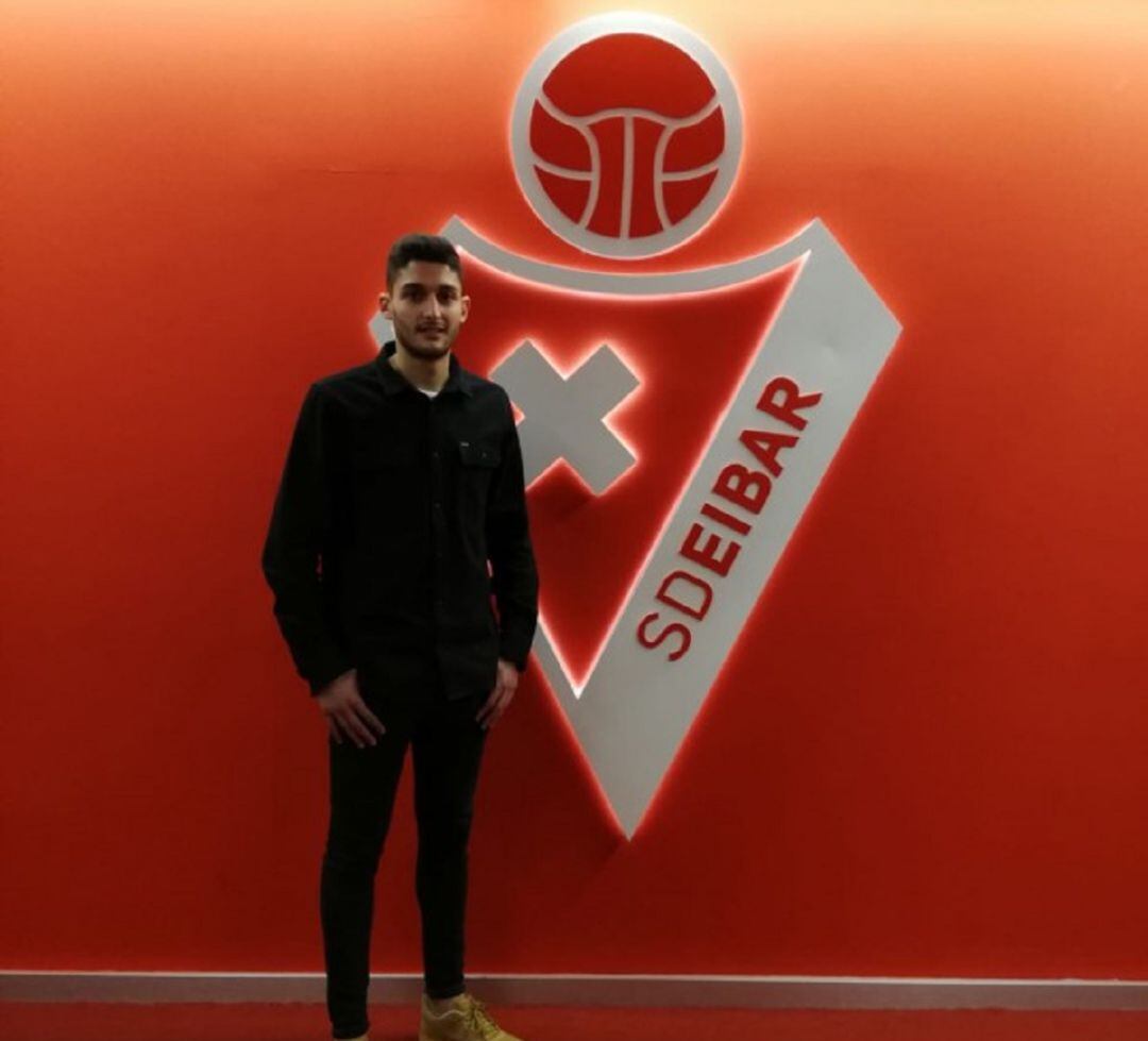 Sergio Ríos, en la presentación con el Eibar.