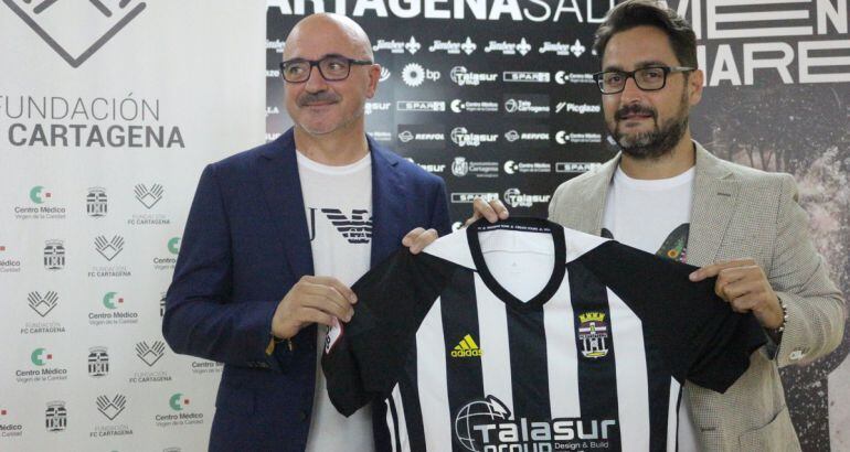 El responsable de Talasur Group, junto a Paco Belmonte