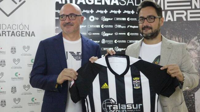 El responsable de Talasur Group, junto a Paco Belmonte