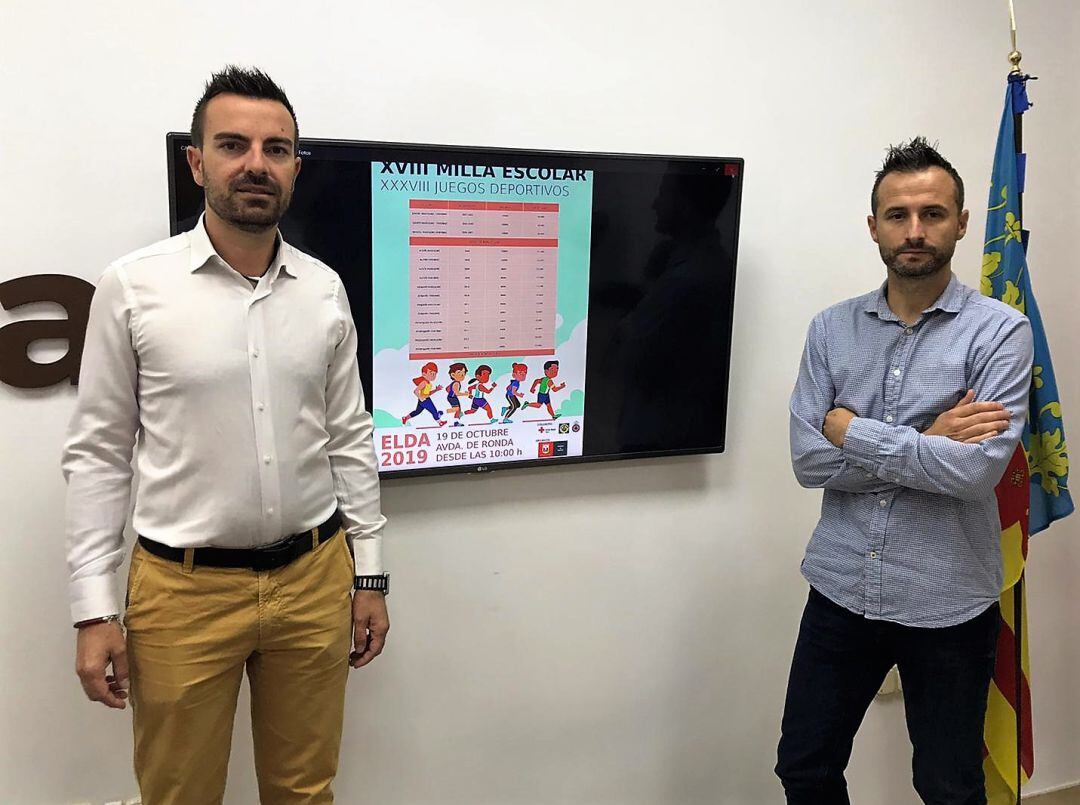 Fernando Gómez (I) concejal de Deportes, junto a Chema Martínez, coordinador de la concejalía de Deportes