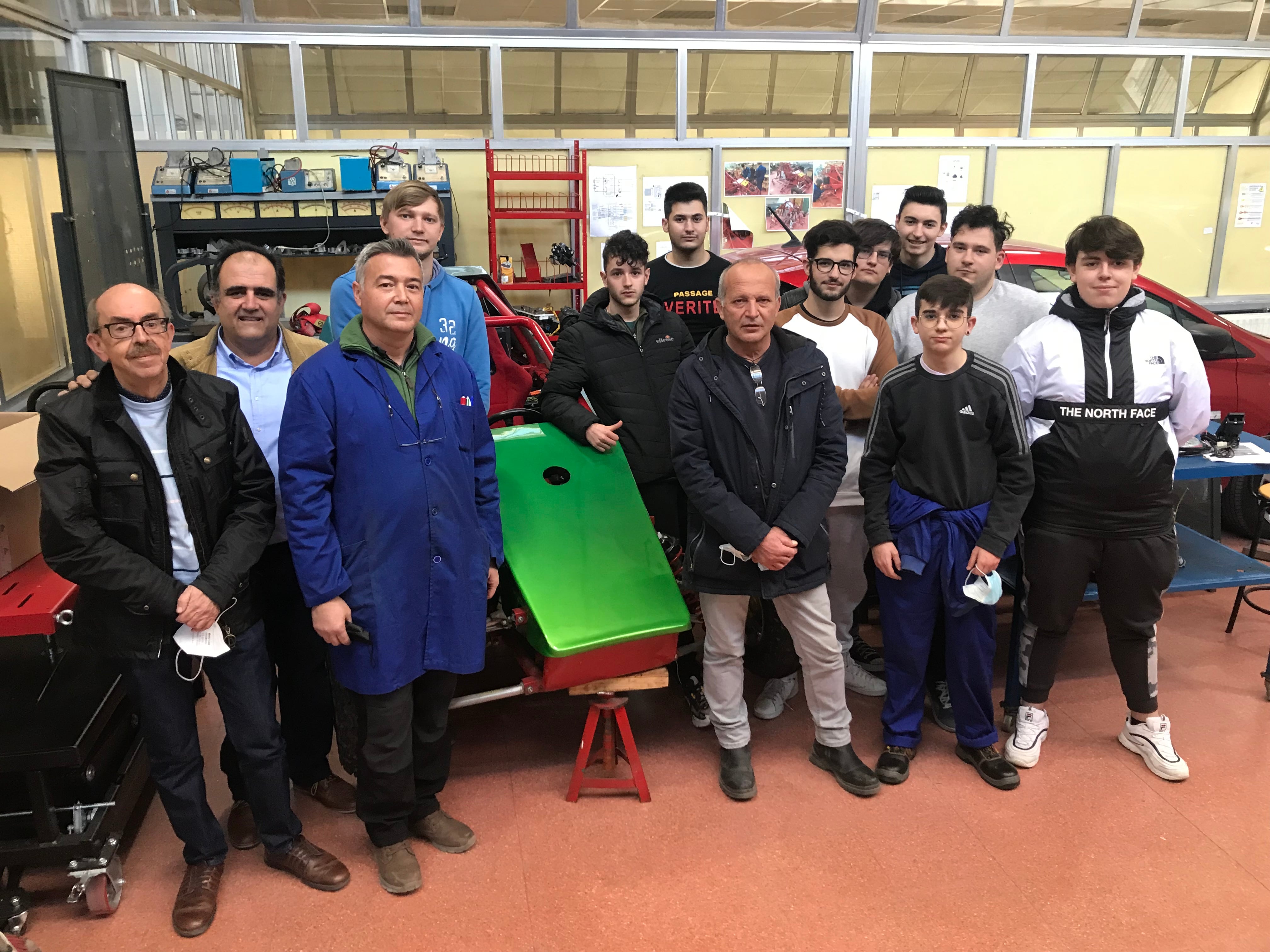 Alumnos y profesores de FP de Automoción del IES Pedro Mercedes de Cuenca implicados en el Campeonato Nacional de Vehículos Eléctricos Euskelec.