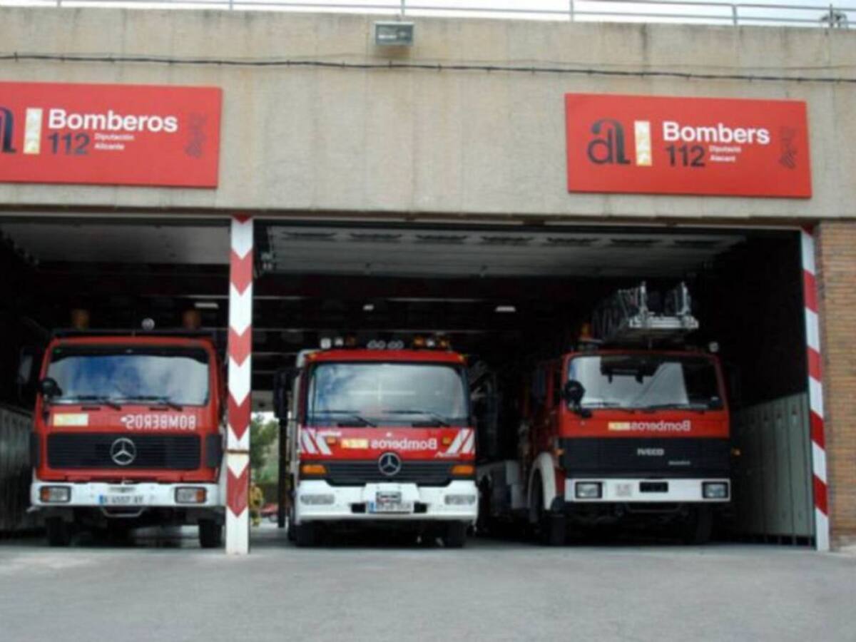 Un incendio en un garaje de Elda obliga a desalojar a parte de los vecinos del edificio