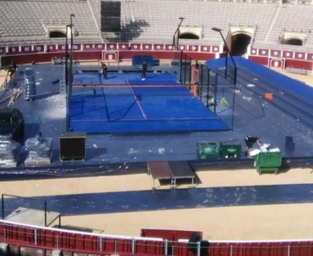 La Plaza de Toros se prepara para albergar la pista de pádel