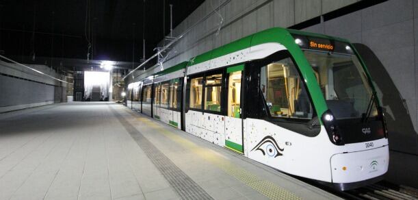 Unidad del metro en una de las estaciones de Málaga