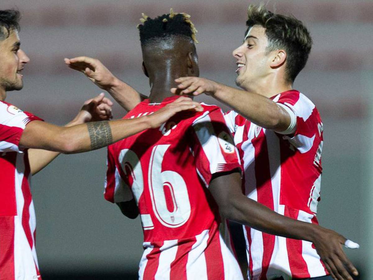 Jugadores del Bilbao Athletic celebrando un gol