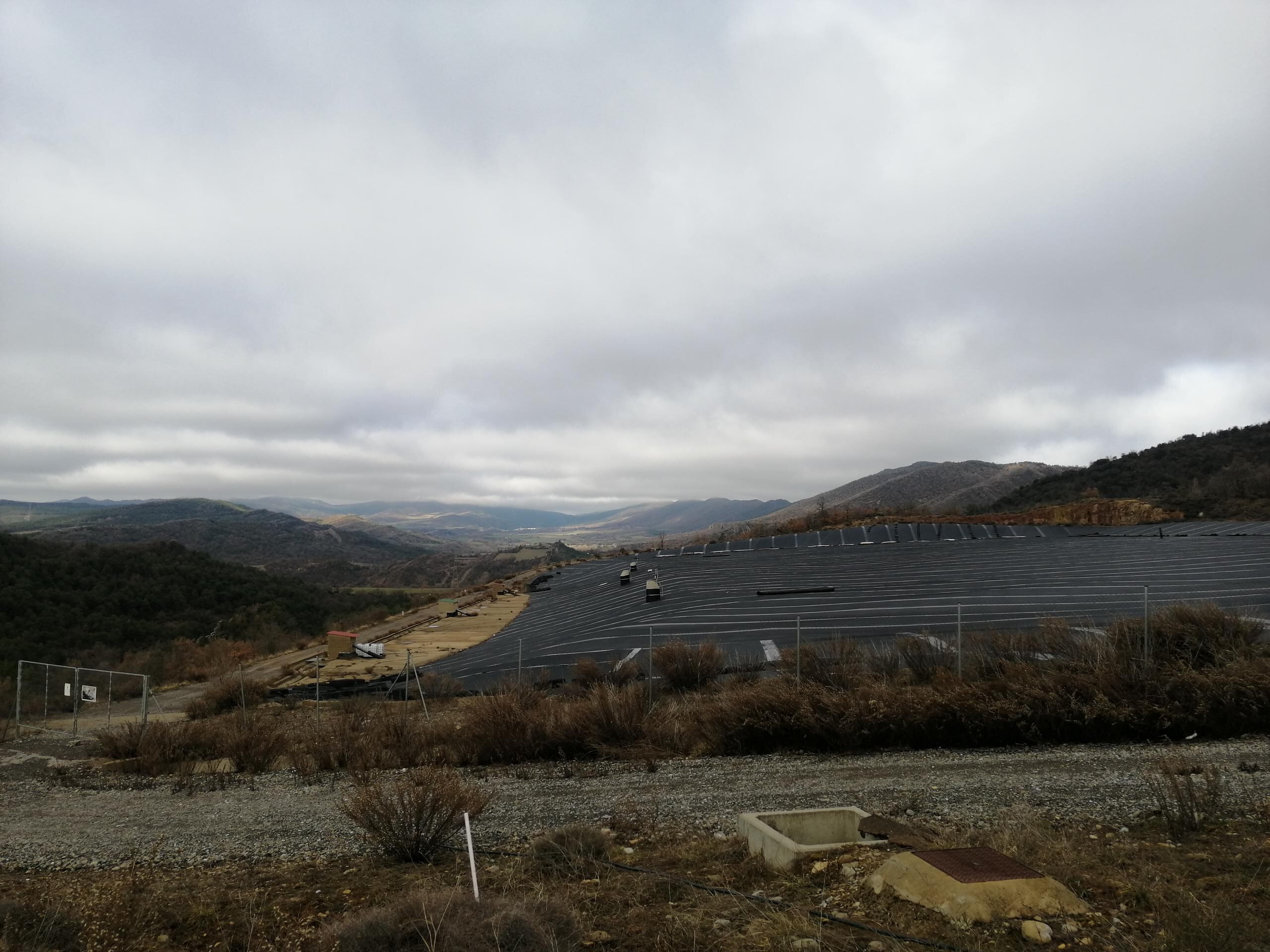 Celda de seguridad construida en el vertedero de Bailín, donde se guardan 400.000 toneladas de tierra contaminada, entre ellas 60.000 toneladas de HCH puro