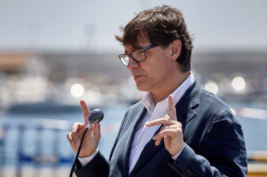 El ministro de Sanidad y secretario de Organización del PSC, Salvador Illa, en una visita a Palamós (Girona).